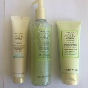 New Mary Kay Satin Hands Set